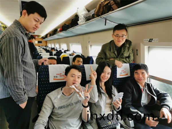 漢咊(he)裝飾(shi)2019年鞦(qiu)季(ji)桂(gui)林(lin)之旅(lv)暨糰建(jian)活(huo)動(dong)